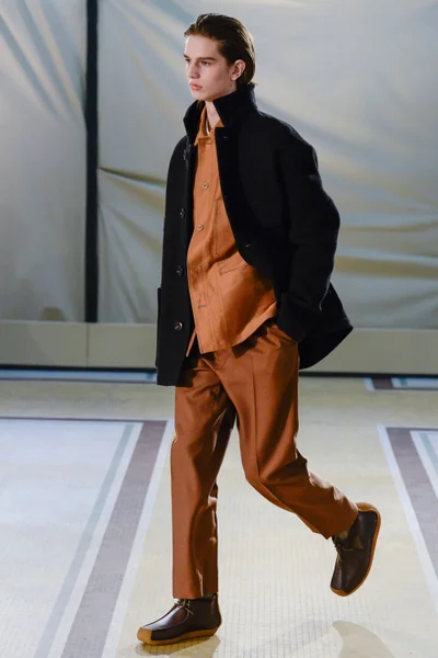Look 28